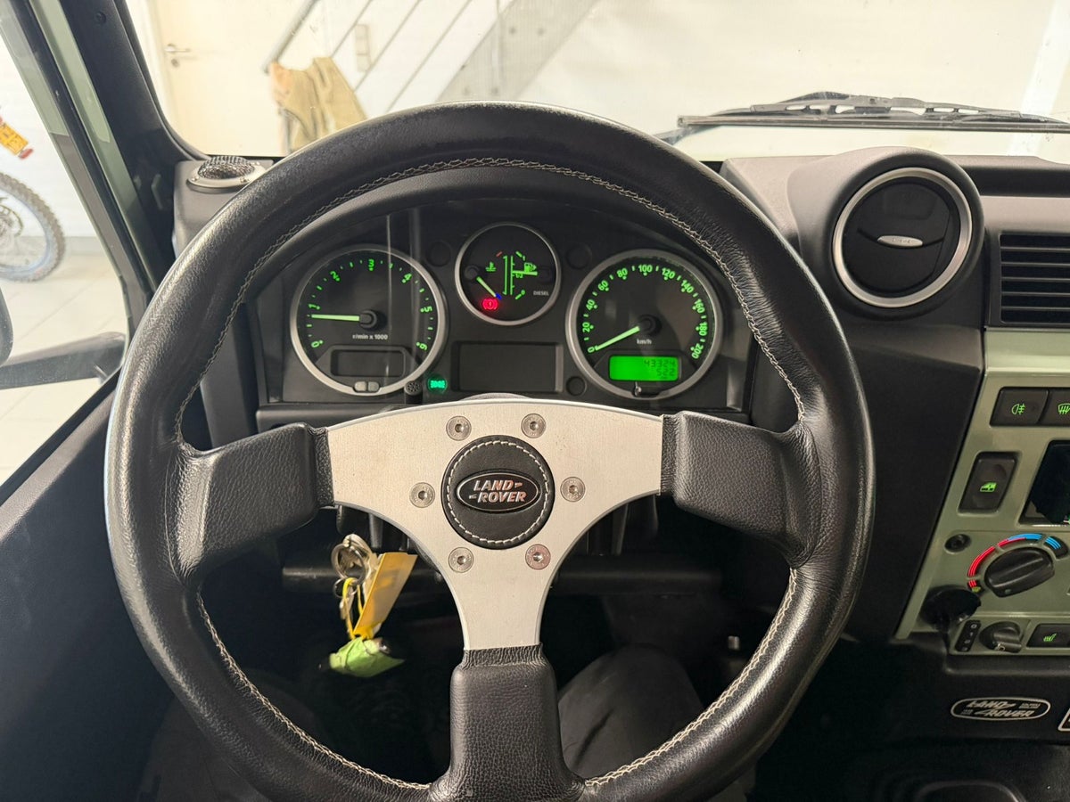 Land Rover Defender 90