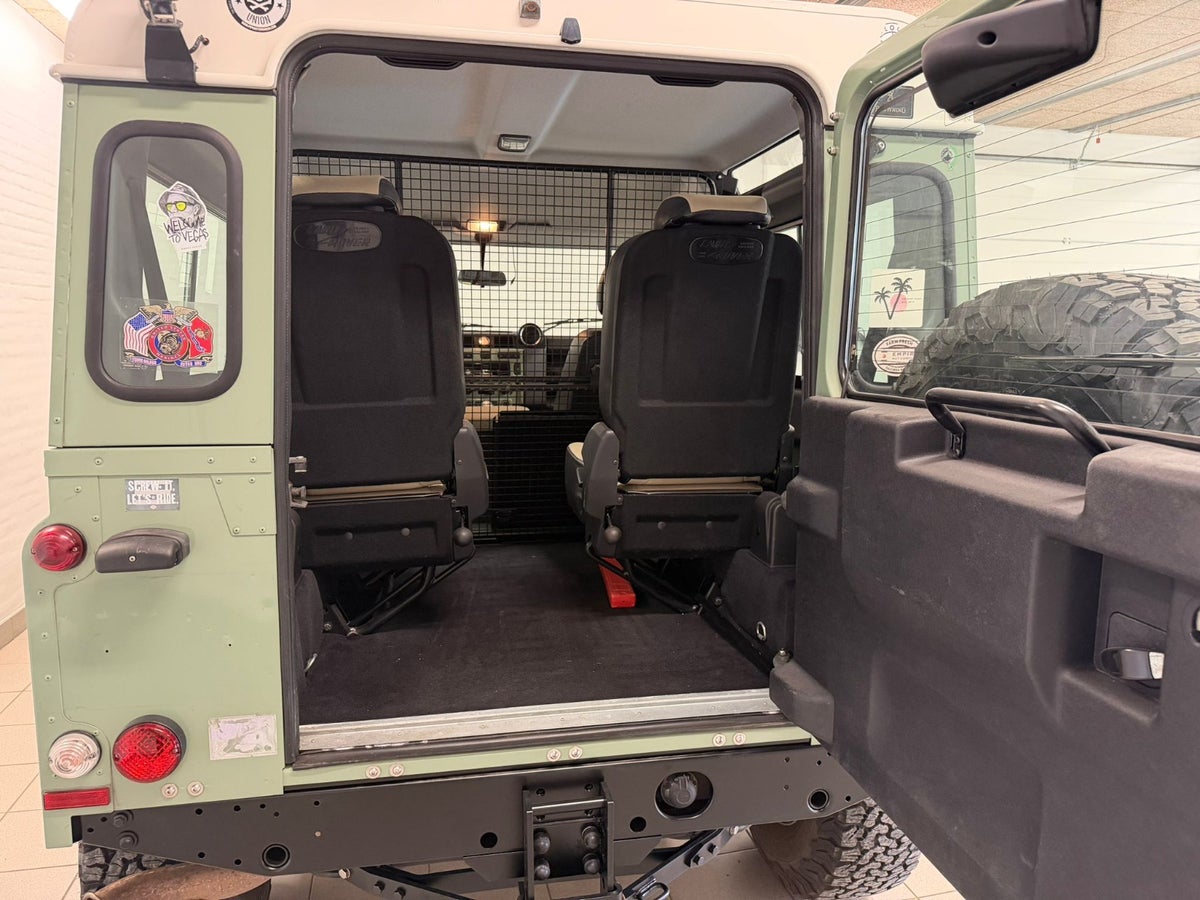 Land Rover Defender 90