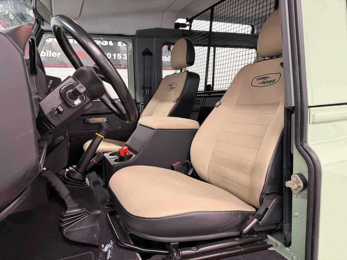Land Rover Defender 90