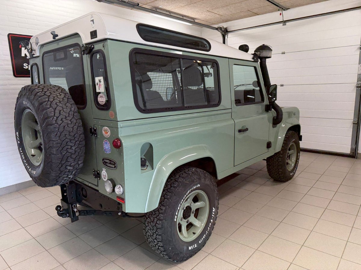 Land Rover Defender 90