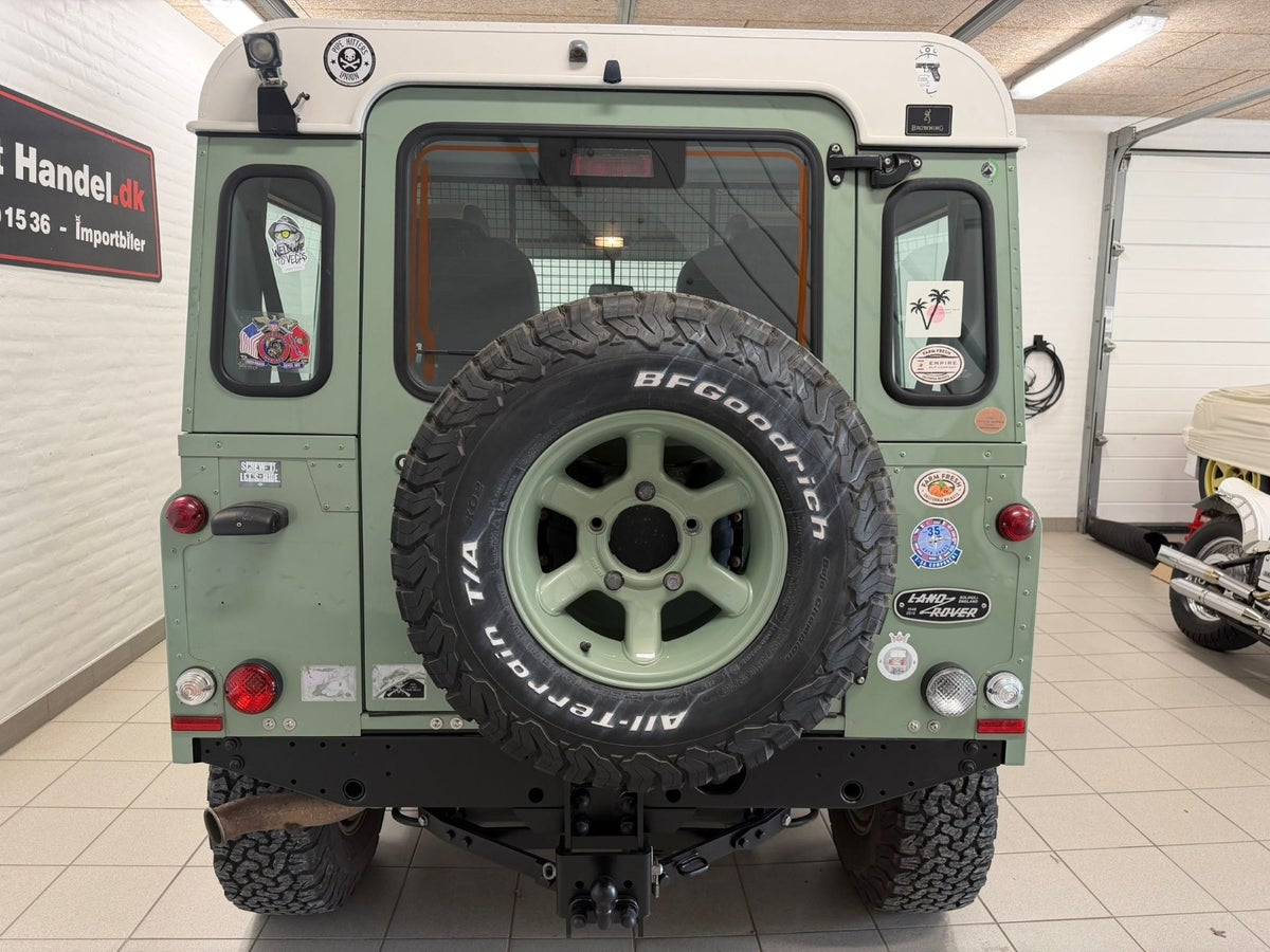 Land Rover Defender 90